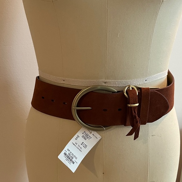 Etcetera Tan Belt with Silver Buckle - Picture 1 of 8